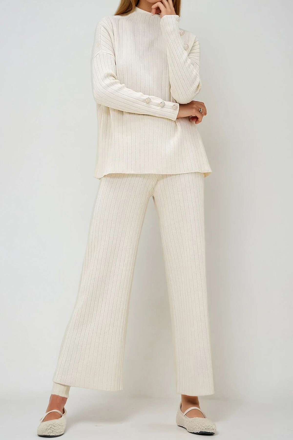 Bej Dik Yaka Düşük Kol Triko Pantolon Ve Bluz Takım