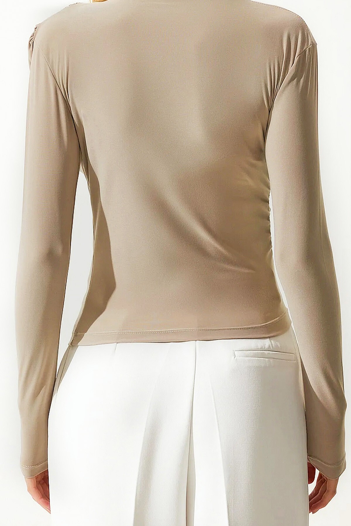 Bej Dik Yaka Omzu Drapeli Sandy Crop Bluz