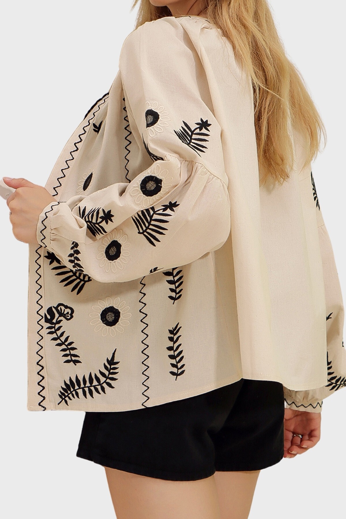 Bej Hakim Yaka Çiçek Desenli Nakış İşlemeli Keten Ceket