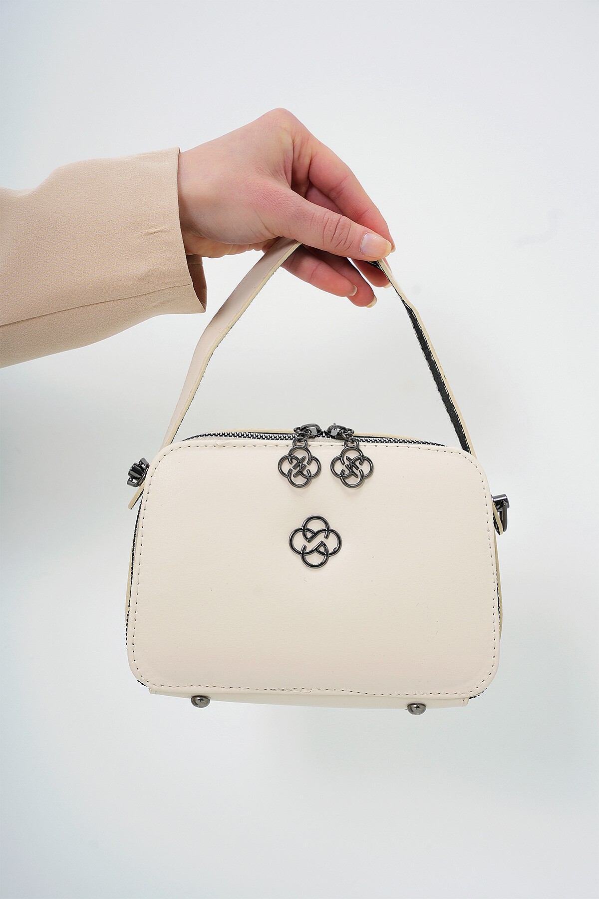 Bej İki Gözlü Metal Aksesuarlı Çıkarılabilen Omuz Askılı El Çantası