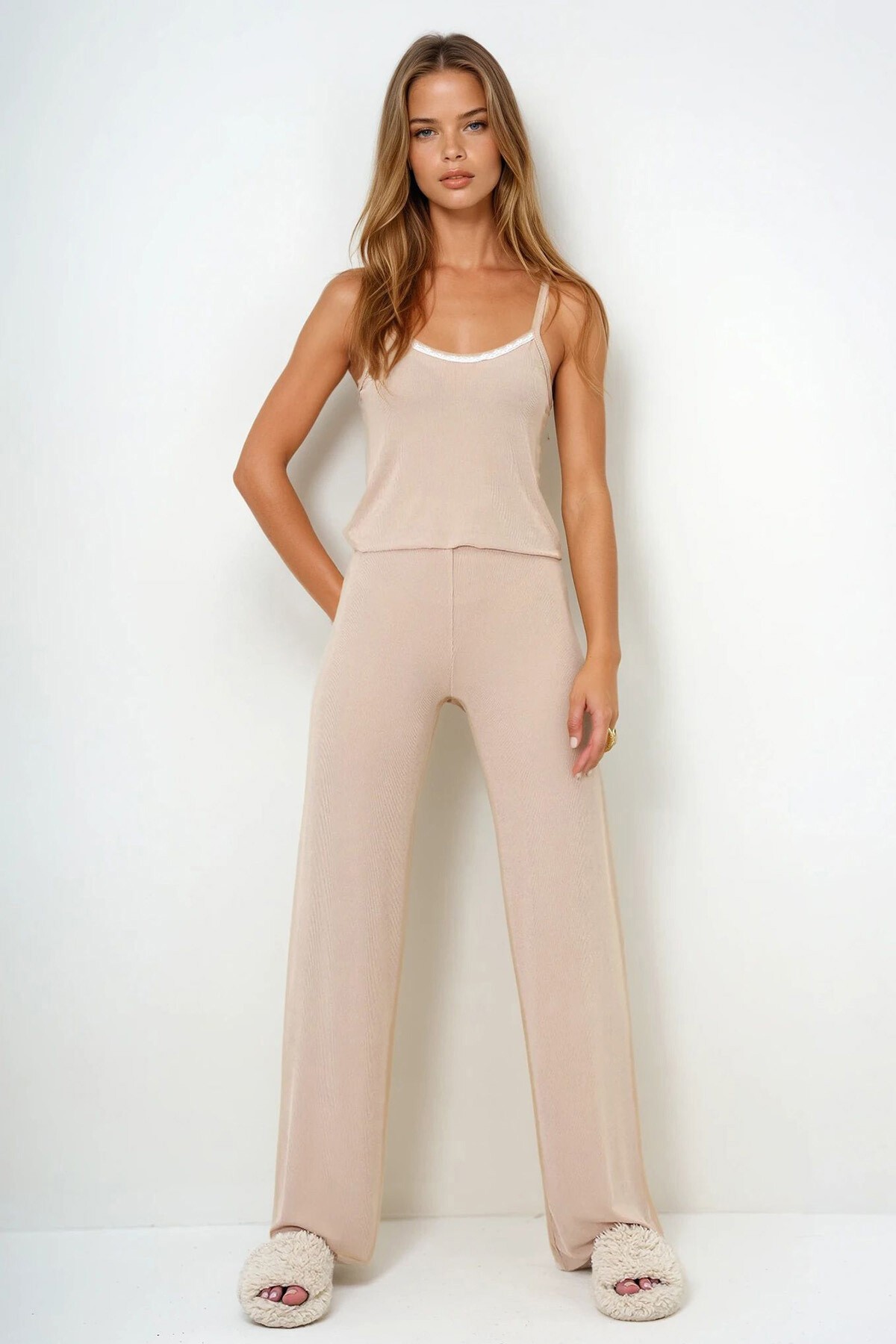 Bej İp Askılı Dantel Detaylı Bluz, Şort Ve Pantolonlu 3 Lü Set Pijama Takımı