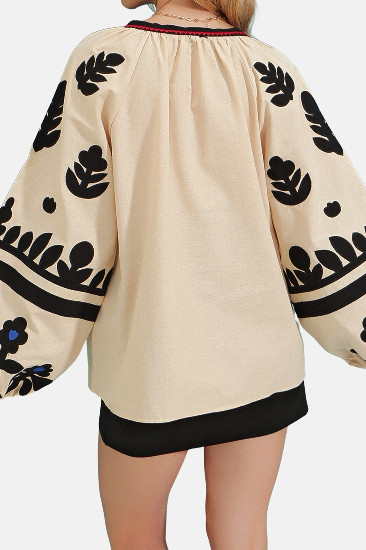 Bej Kayık Yaka Püskül Detaylı Nakış İşlemeli Balon Kol Dokuma Bluz
