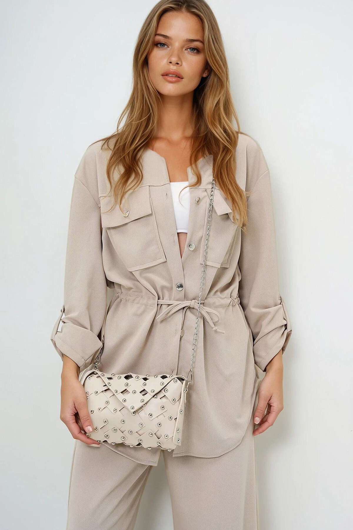 Bej Lazer Kesimli Metal Aksesuarlı Omuz Çantası