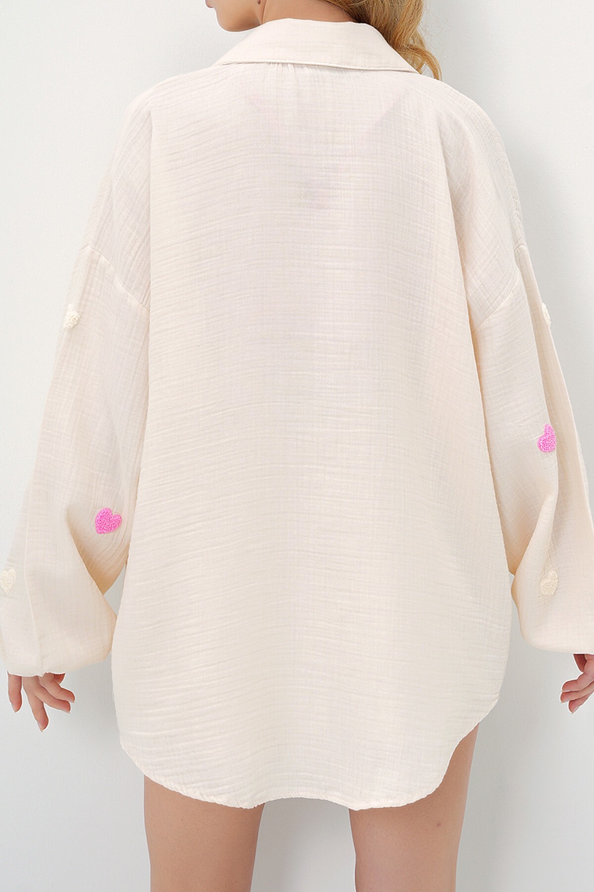 Bej Süzene Kalp İşlemeli Oversize Müslin Keten Gömlek