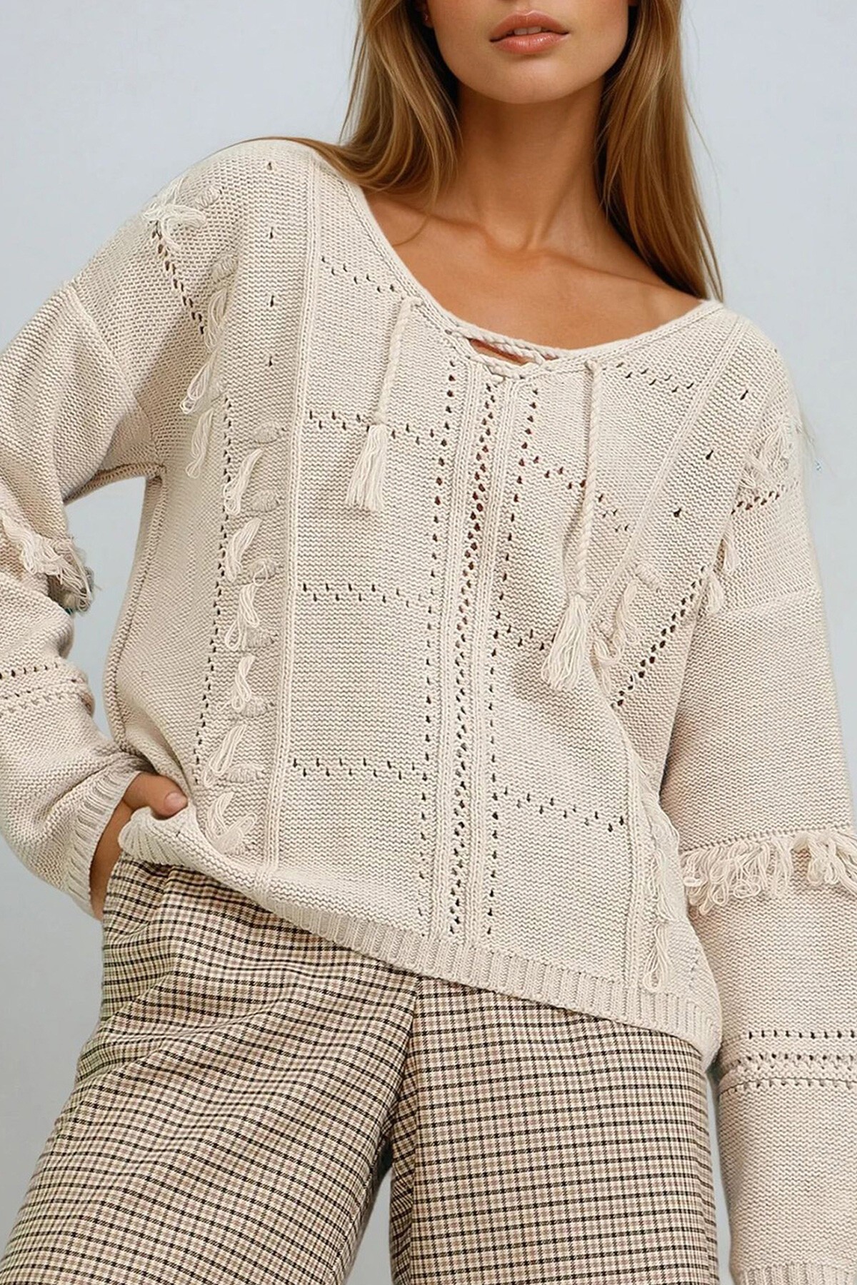 Bej V Yaka Püskül Ve Ajurlu Triko Bluz