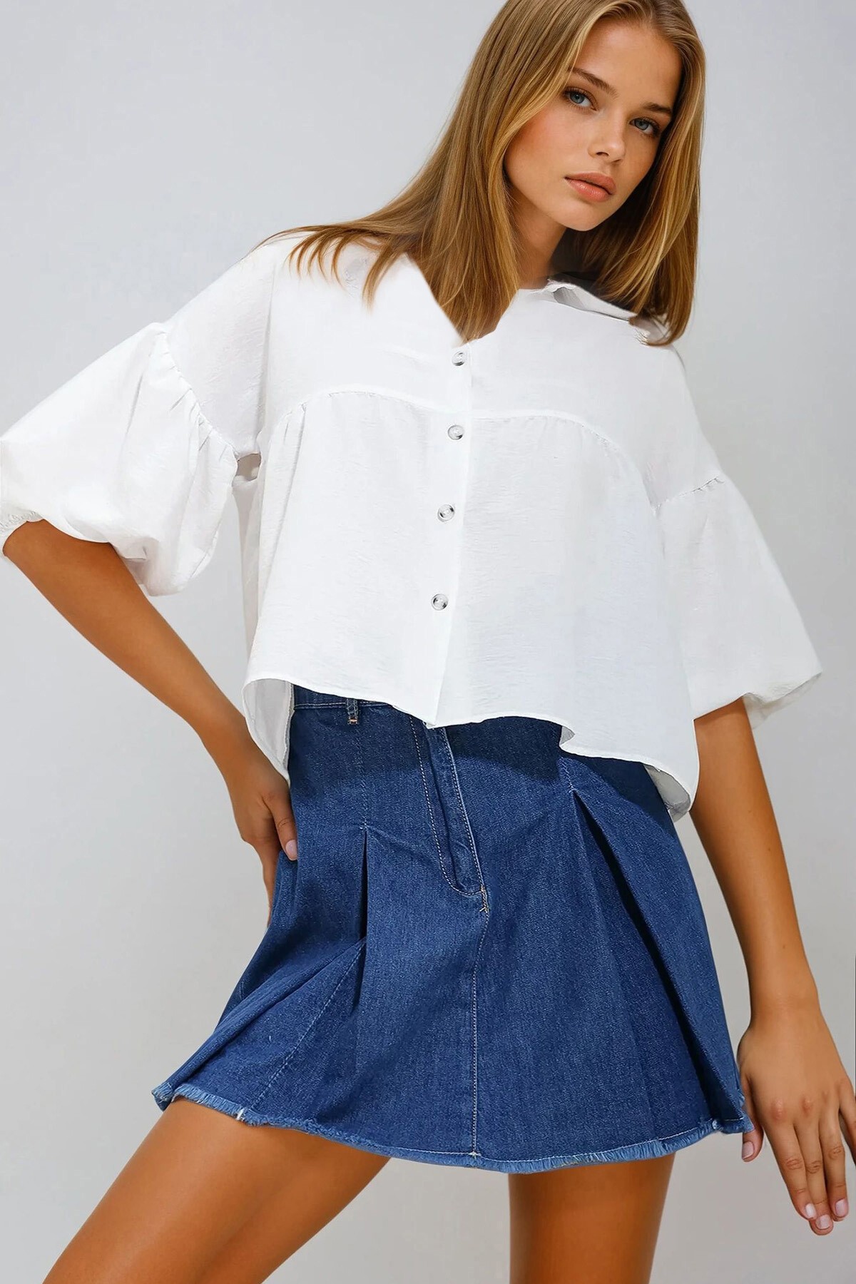 Beyaz Balon Kol Roba Büzgülü Kubra Pamuk Crop Gömlek