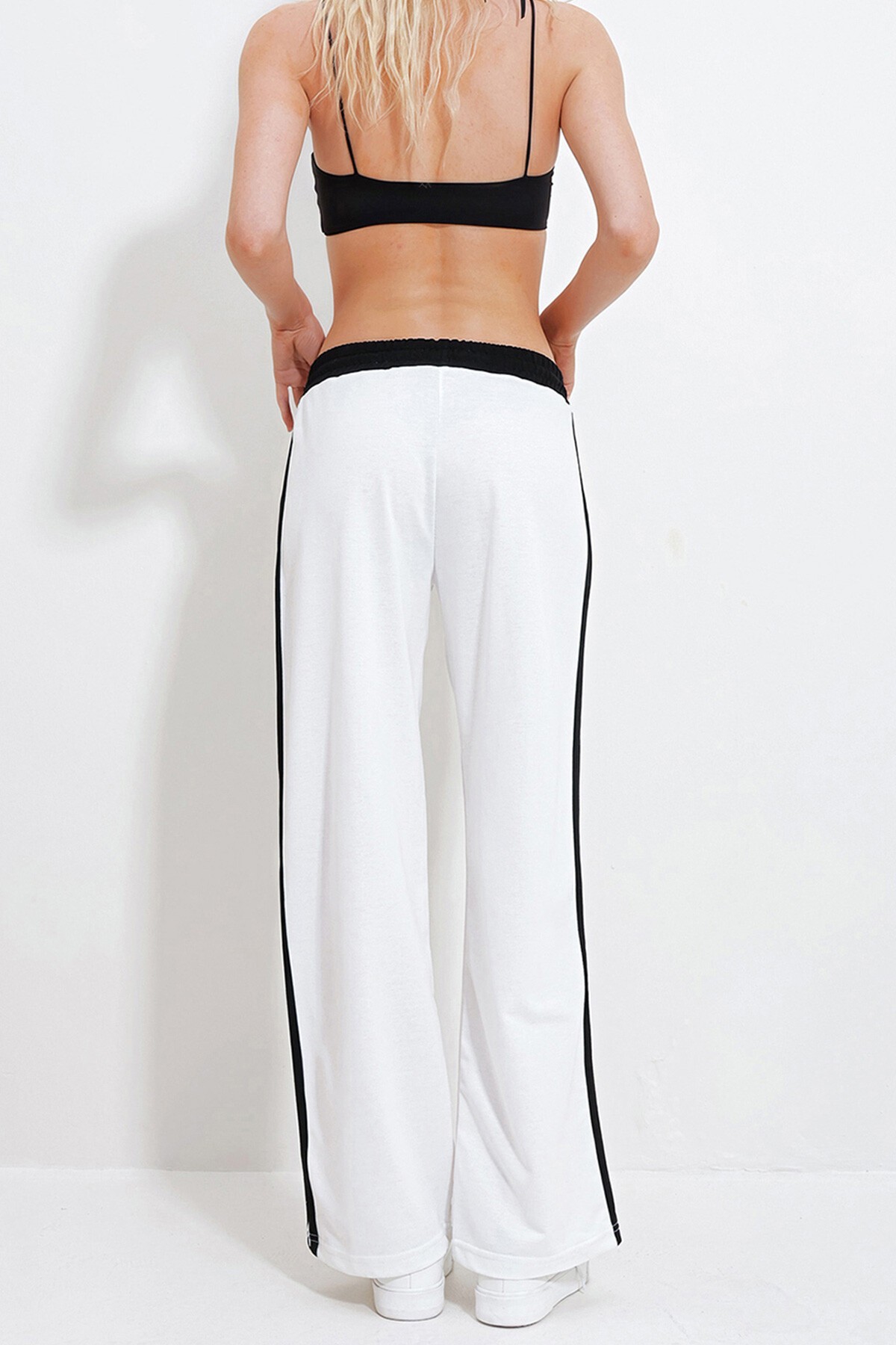 Beyaz Beli Lastikli Çift Şeritli Pazalazzo Eşofman Altı