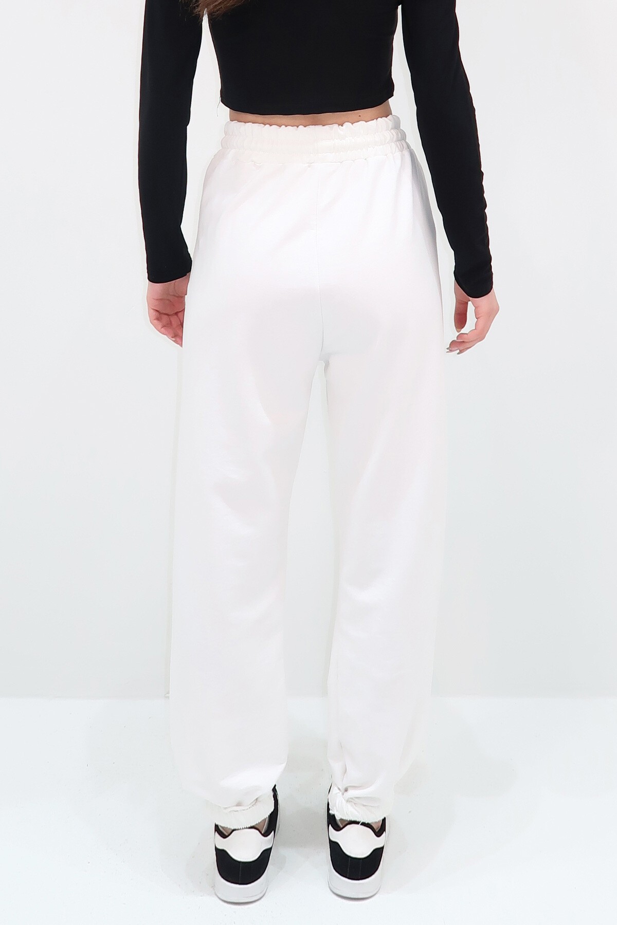 Beyaz Beli Ve Paçası Lastikli Basic Eşofman Altı