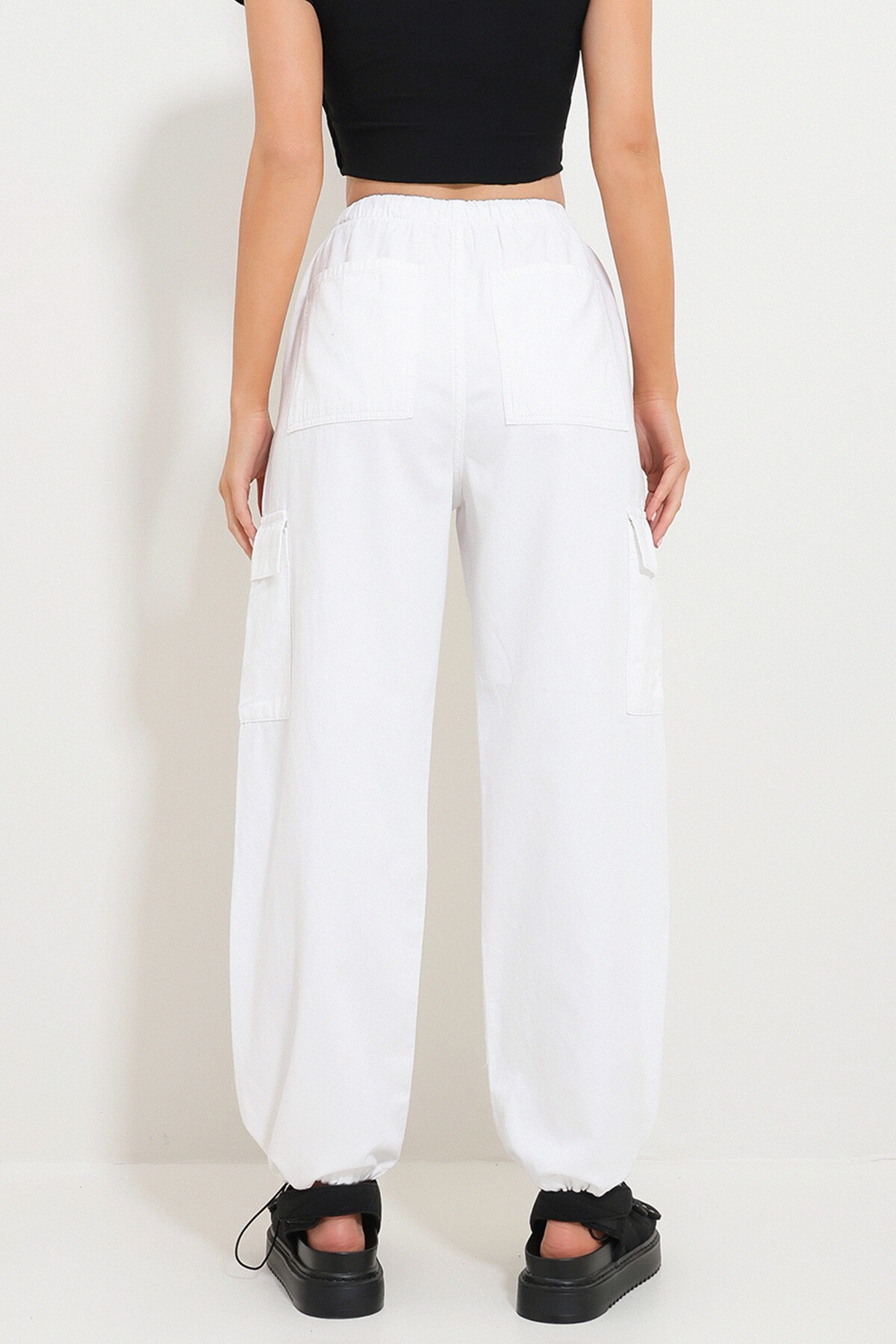 Beyaz Beli Ve Paçası Lastikli Cepli Kargo Jogger Pantolon