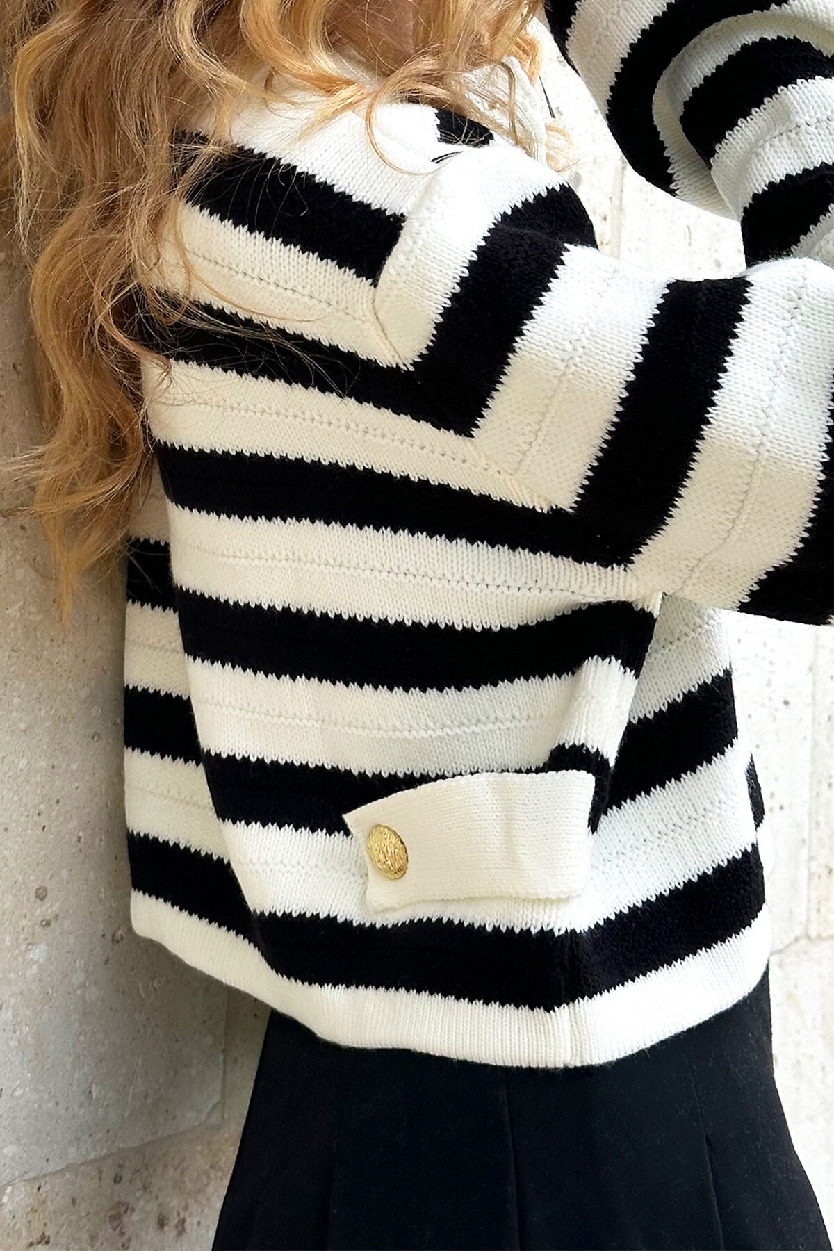 Beyaz Bisiklet Yaka Çizgili Gold Düğmeli Örme Triko Hırka