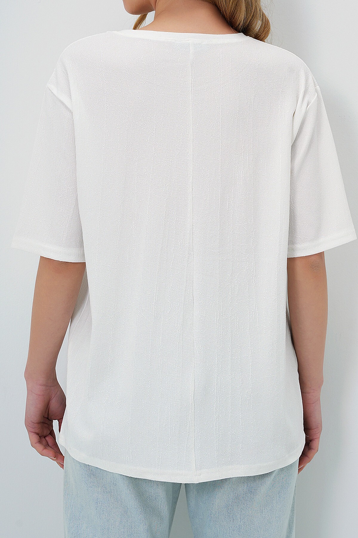 Beyaz Bisiklet Yaka Dokulu Basic T Shırt