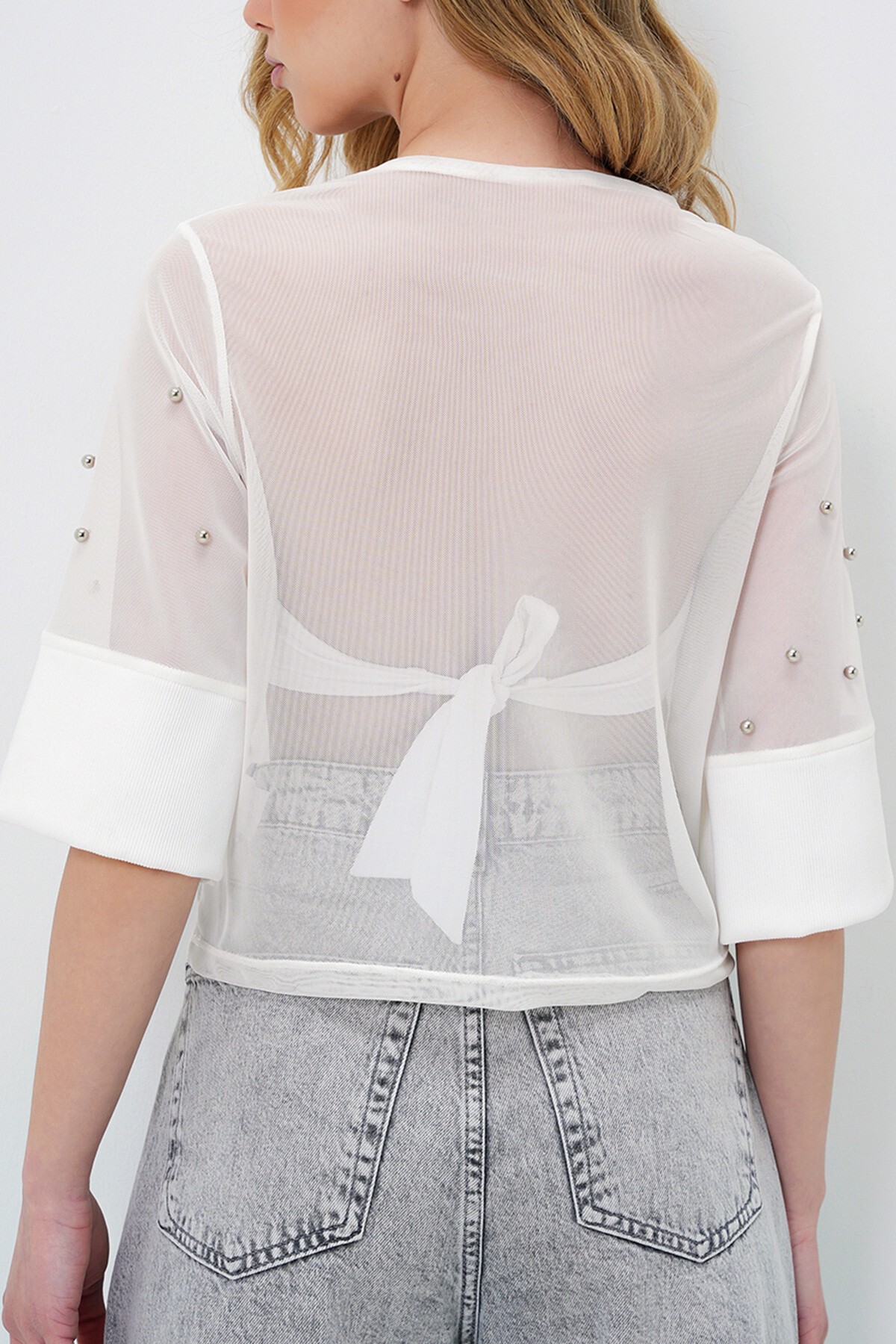 Beyaz Bisiklet Yaka Geniş Manşetli İncili Tül Bluz