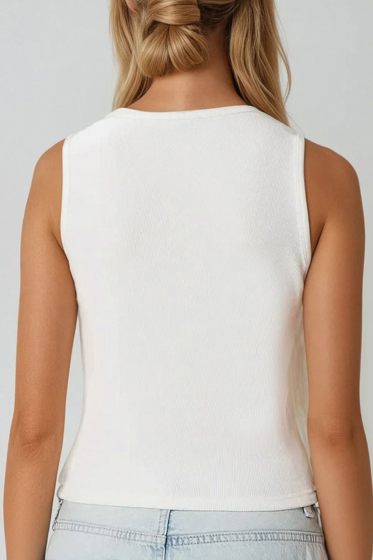 Beyaz Bisiklet Yaka Gold Düğme Detaylı Ottoban Bluz