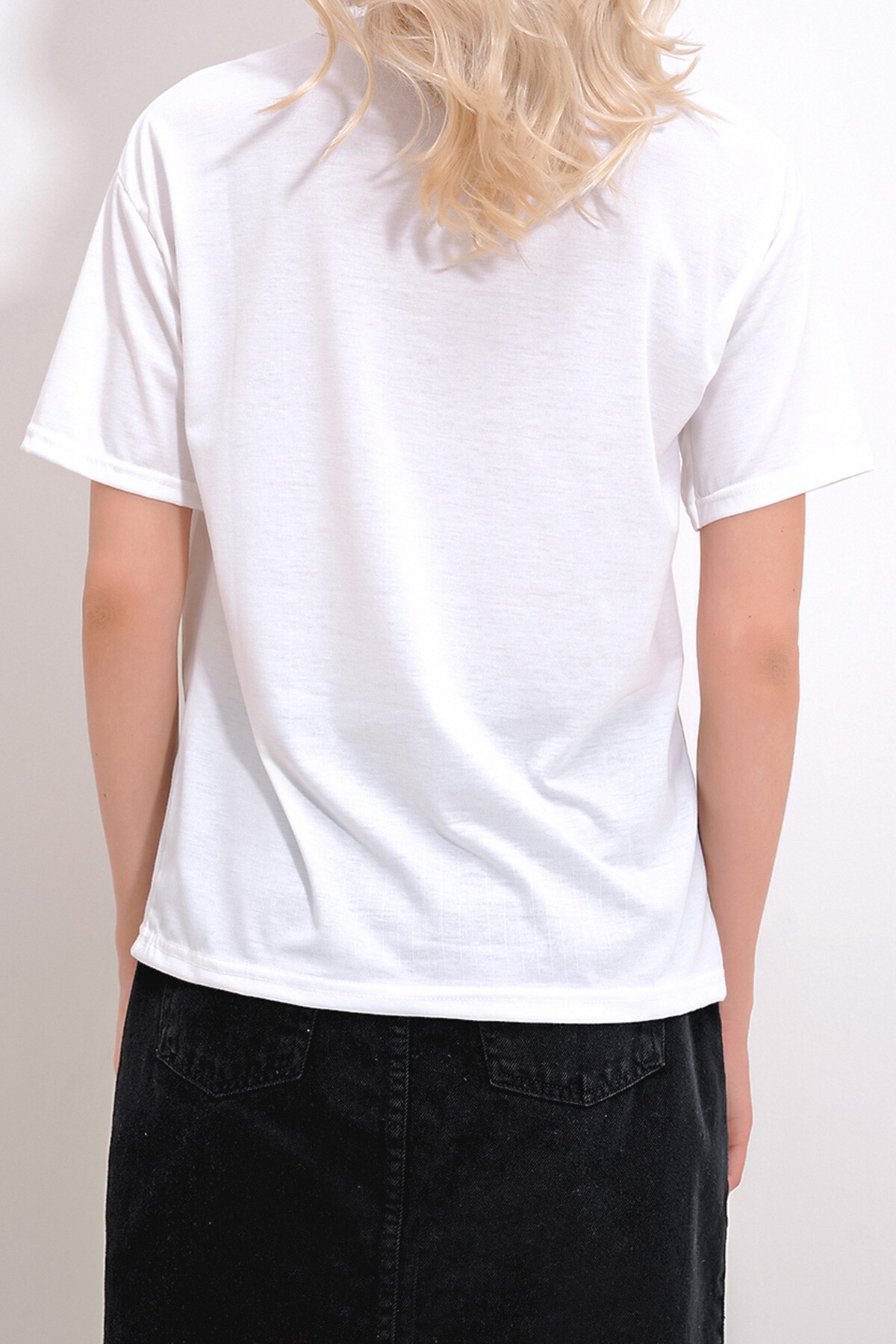 Beyaz Bisiklet Yaka Kadın Baskılı T Shirt