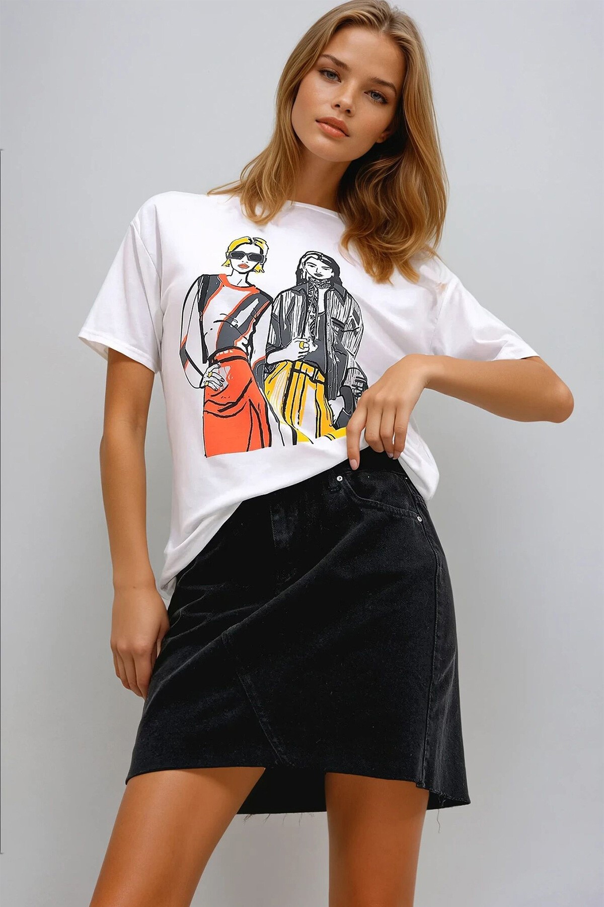 Beyaz Bisiklet Yaka Kadın Baskılı T Shirt