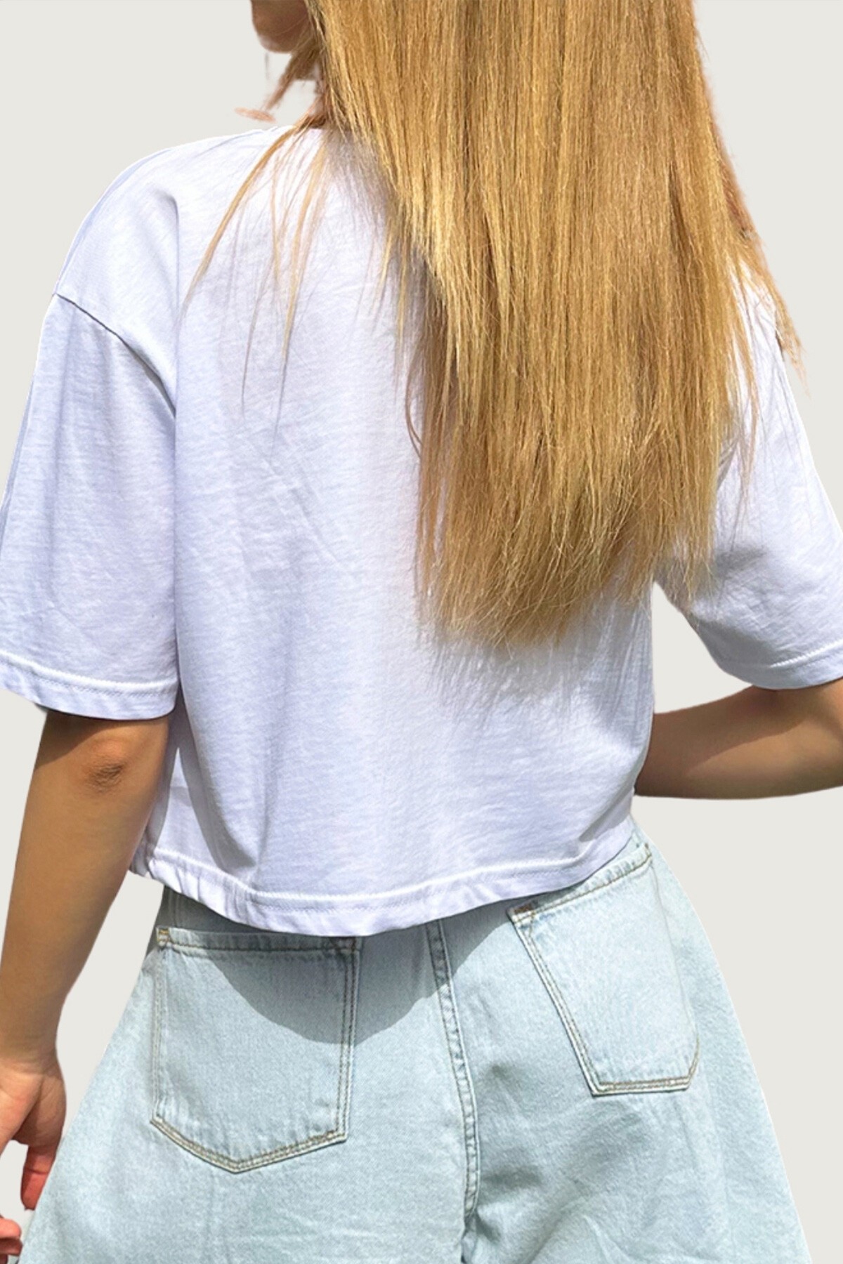 Beyaz Bisiklet Yaka Kalp Taşlı Crop T Shirt