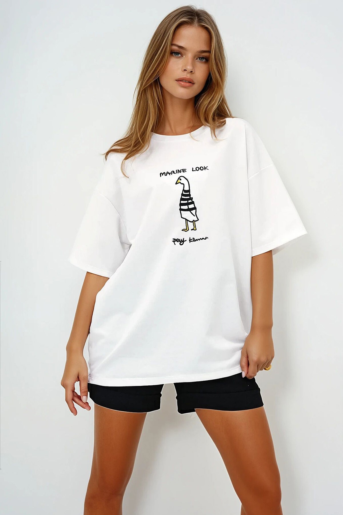 Beyaz Bisiklet Yaka Kaz Baskılı Basic T Shırt