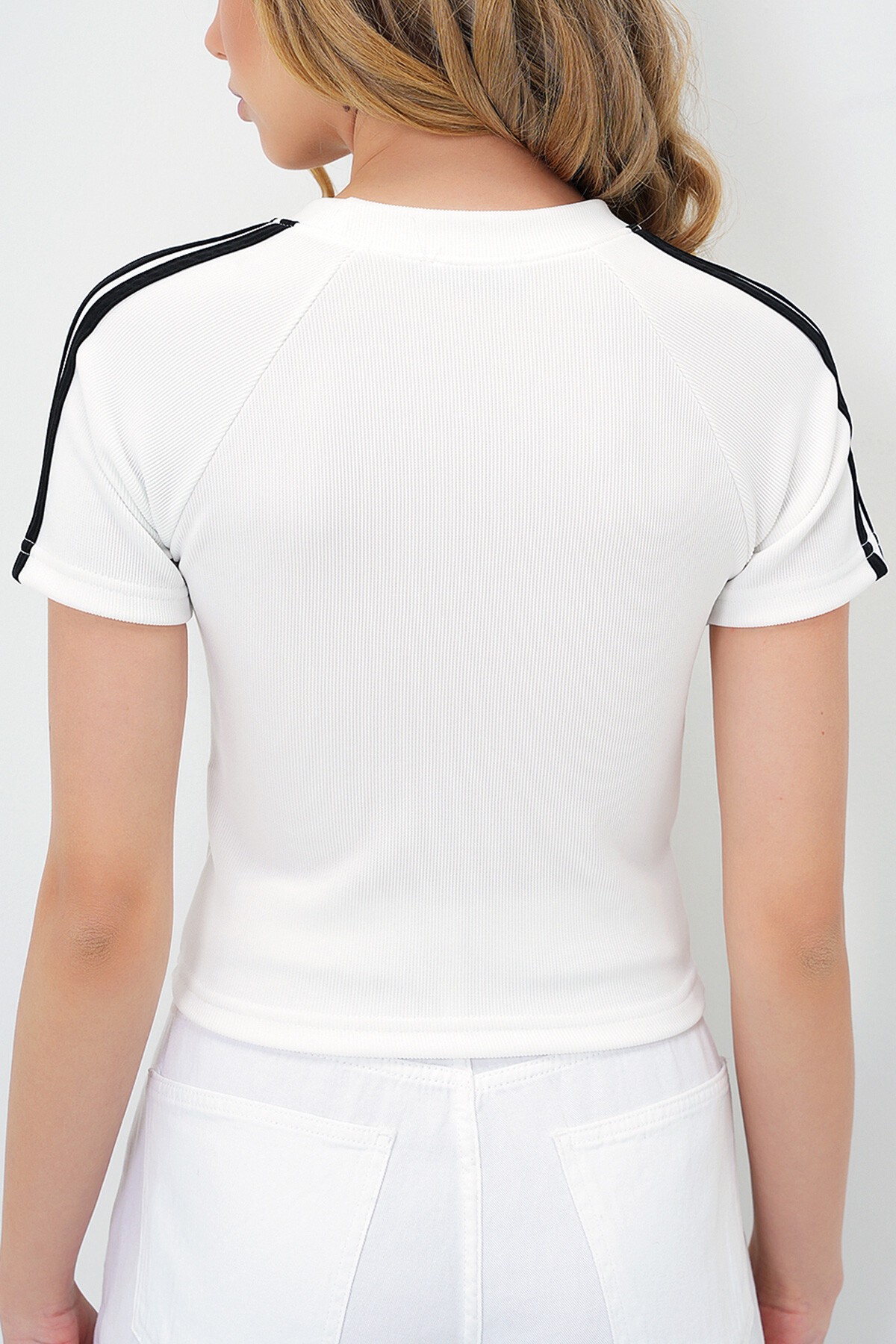 Beyaz Bisiklet Yaka Omuzu Şeritli Ottoban Crop Bluz