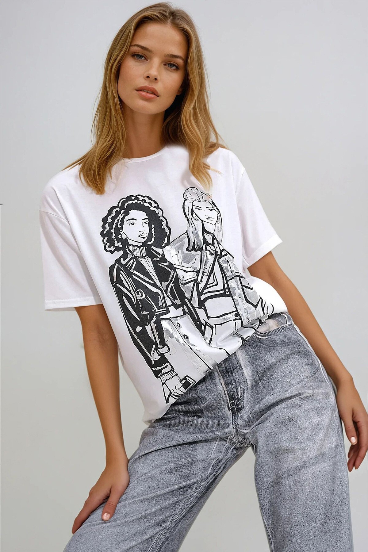 Beyaz Bisiklet Yaka Önü Varak Baskılı T Shirt