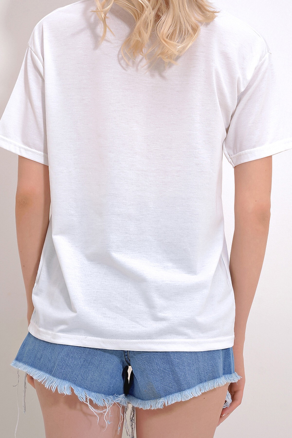 Beyaz Bisiklet Yaka Önü Yazı Baskılı Pamuk T Shirt