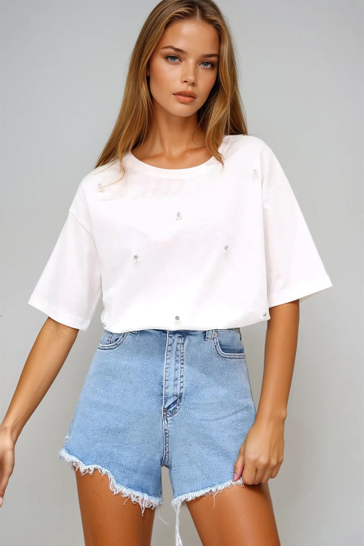 Beyaz Bisiklet Yaka Oversize İnci Ve Taş İşlemeli T Shirt