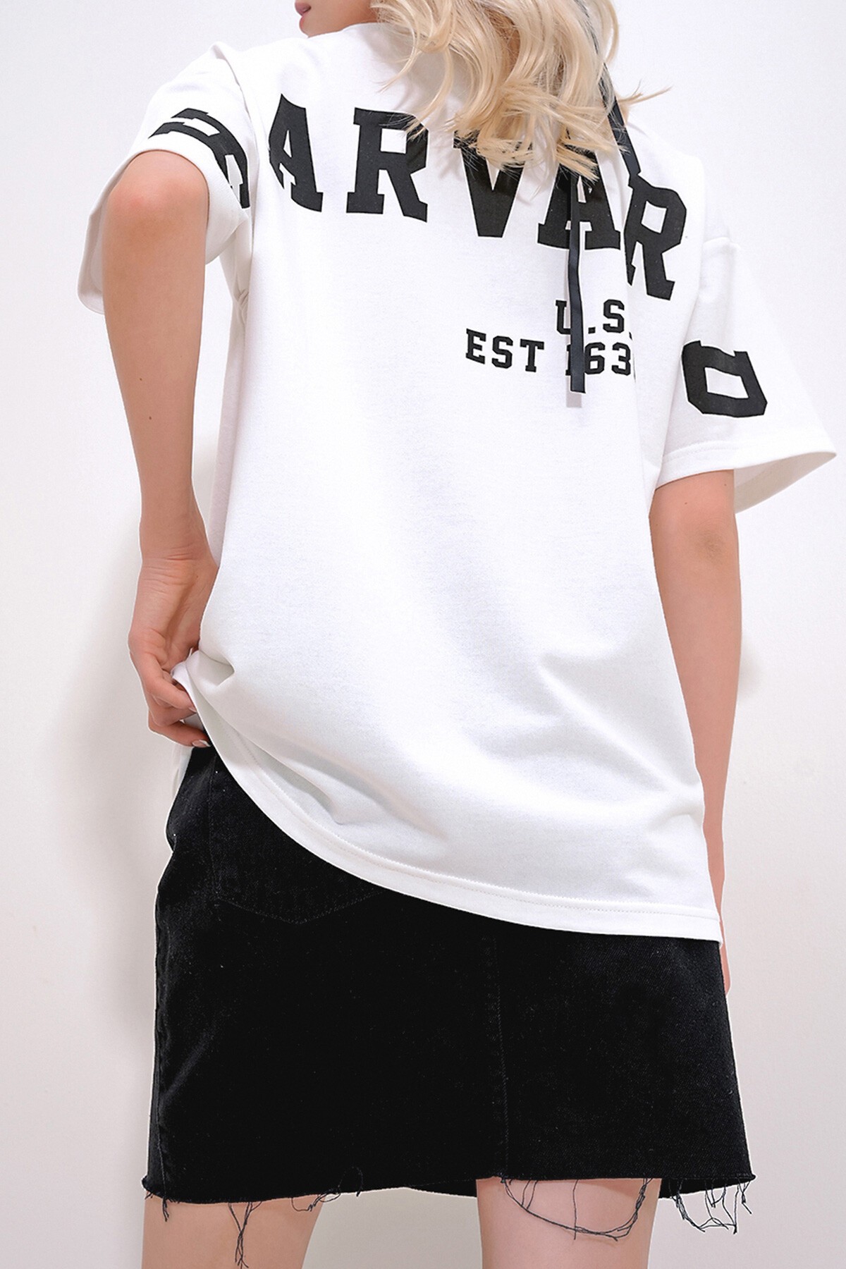 Beyaz Bisiklet Yaka Sırtı Ve Kolları Baskılı 2 İplik Oversize T Shirt