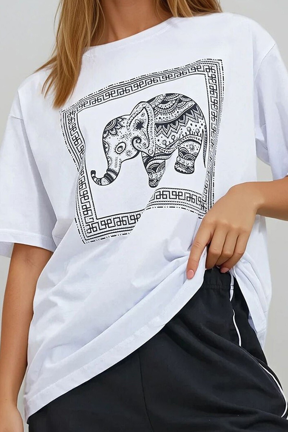 Beyaz Bisiklet Yaka Taşlı Fil Baskılı Oversize T Shirt
