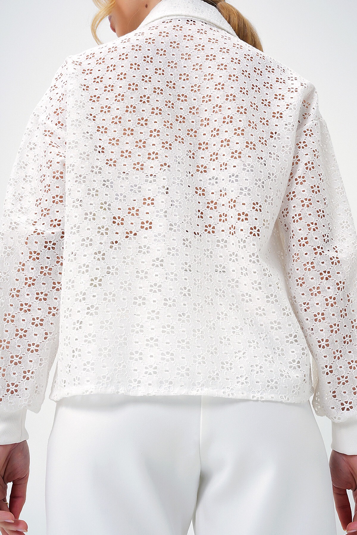 Beyaz Çift Cepli Gold Düğme Detaylı Fisto Ceket