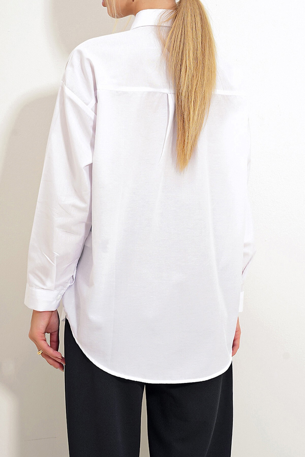 Beyaz Çıkabilen Kurdele Aksesuarlı Oversize Dokuma Gömlek