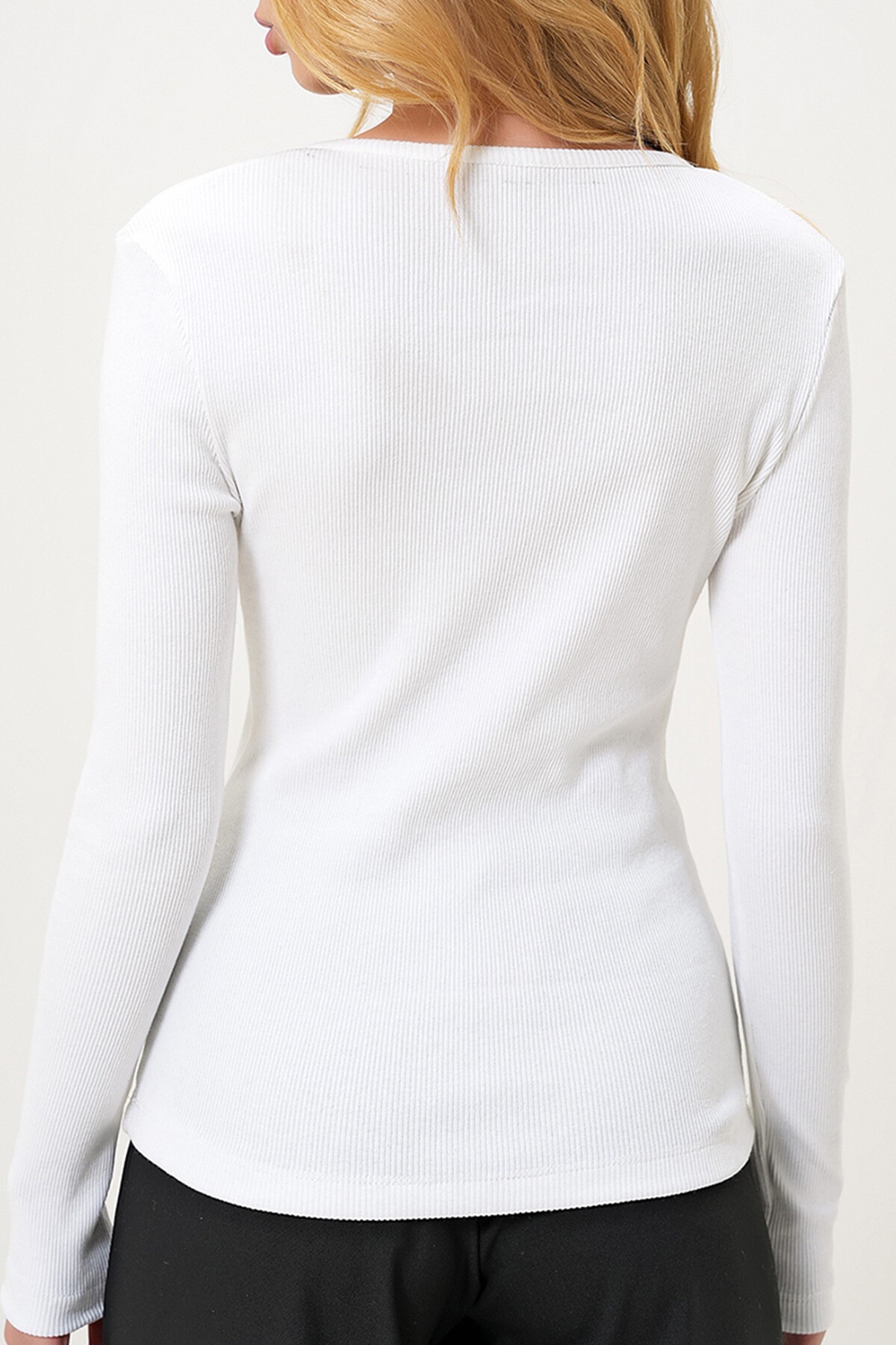 Beyaz Çıtçıtlı Zımparalı Kaşkorse Bluz