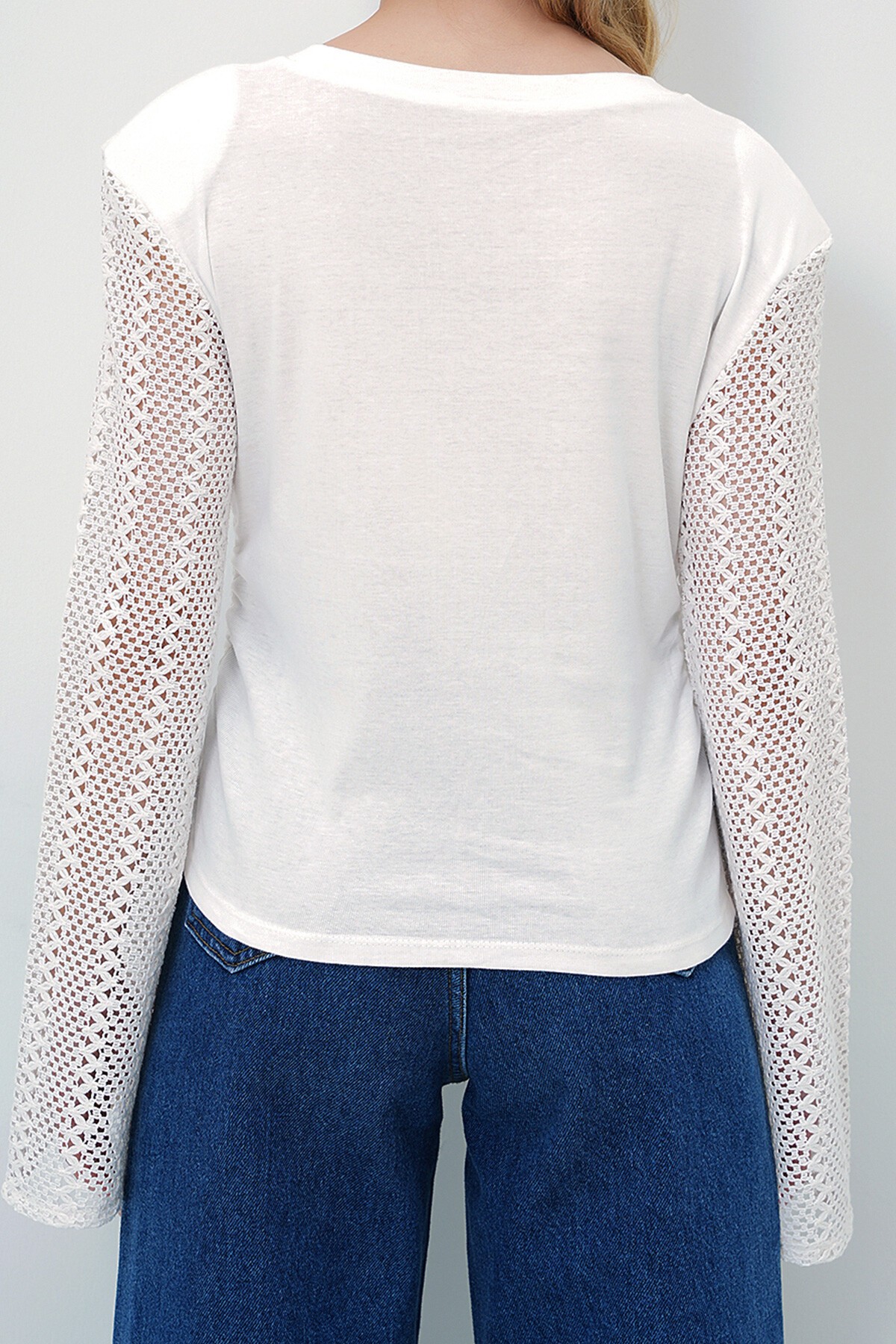 Beyaz Dantel Kol Yanı Büzgülü Örme Bluz