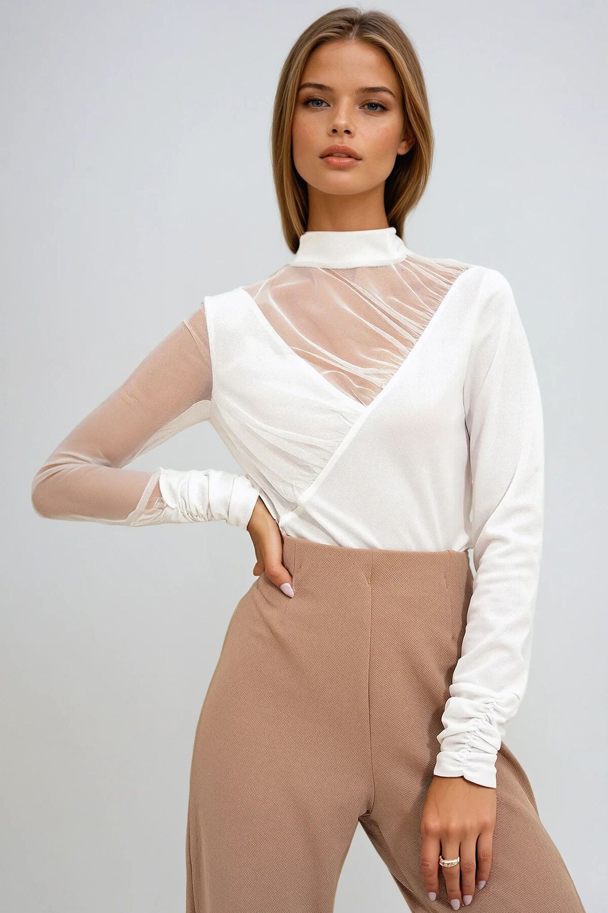 Beyaz Dik Yaka Tül Detaylı Krep Örme Bluz