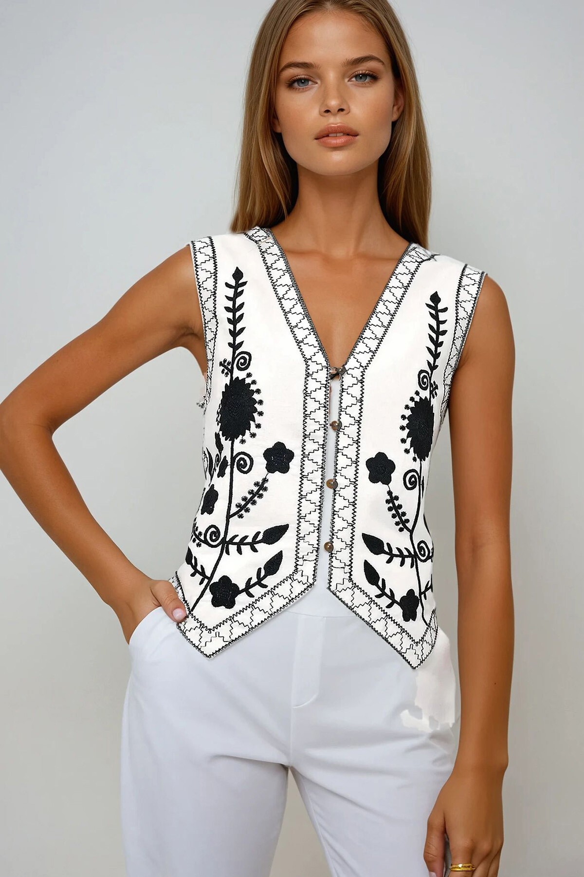 Beyaz Düğme Detaylı Nakış İşlemeli Keten Yelek