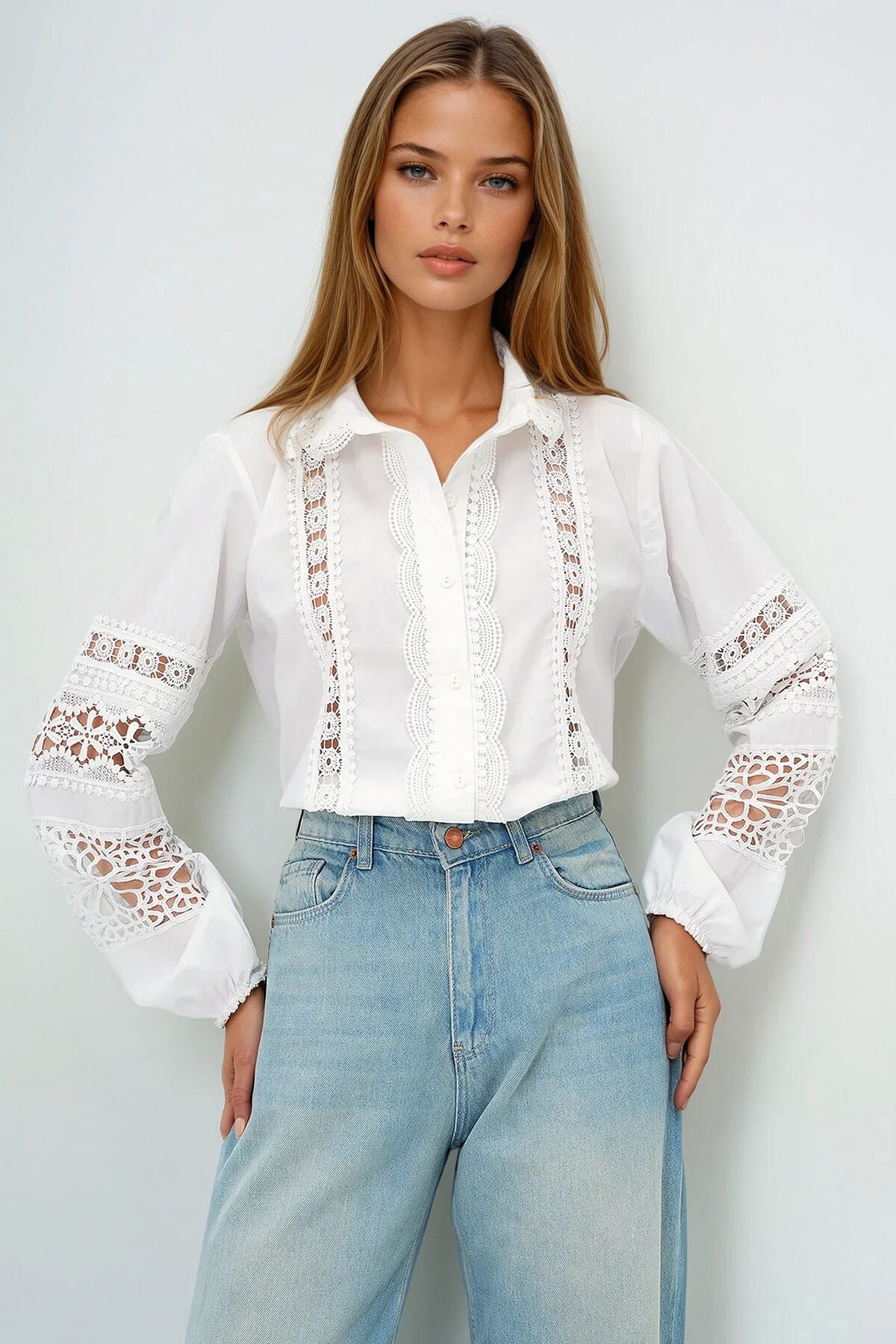 Beyaz Güpür Ve Fisto Detaylı Tasarım Dokuma Gömlek