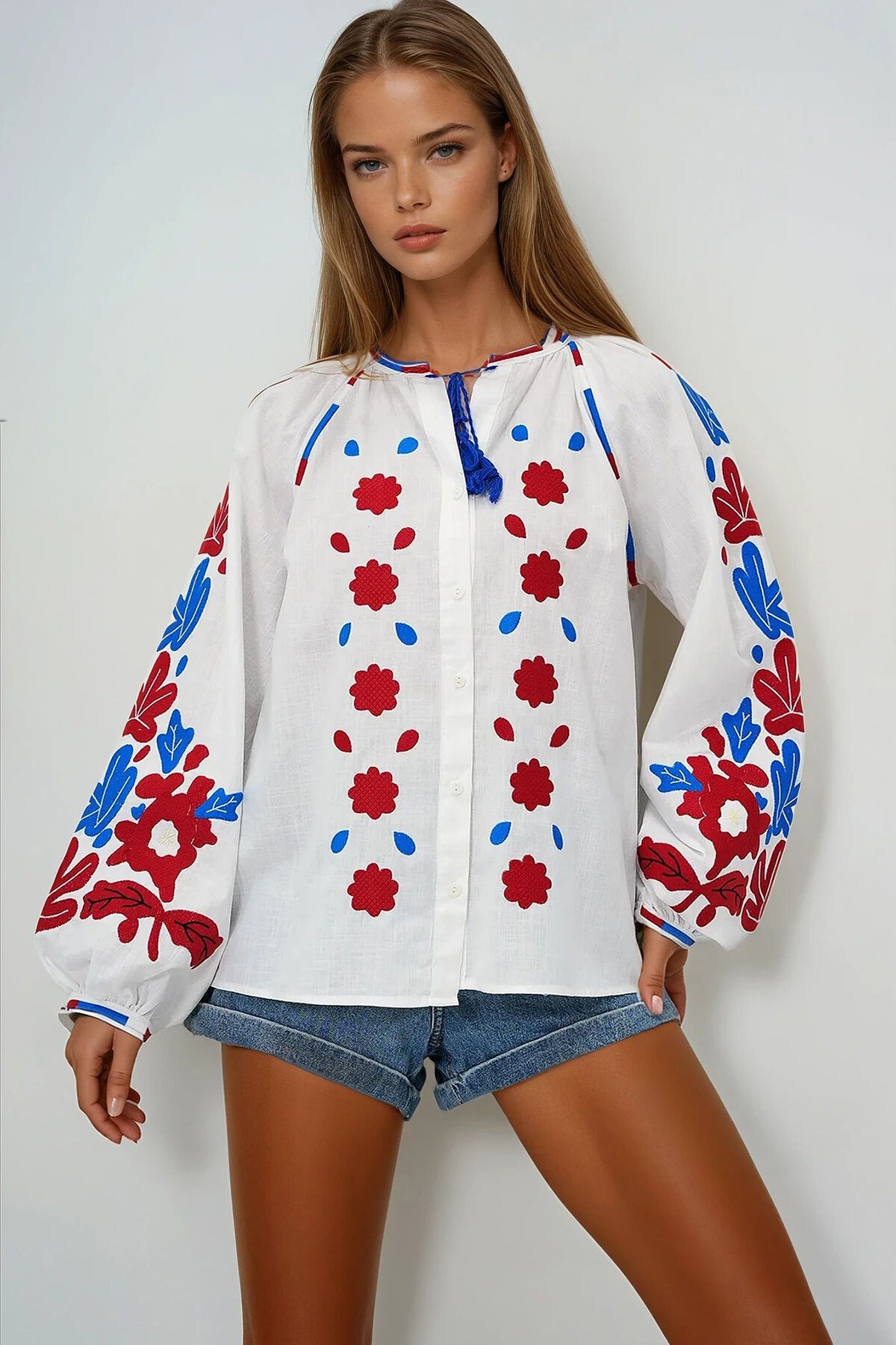 Beyaz Hakim Yaka Balon Kol Nakışlı Dokuma Gömlek