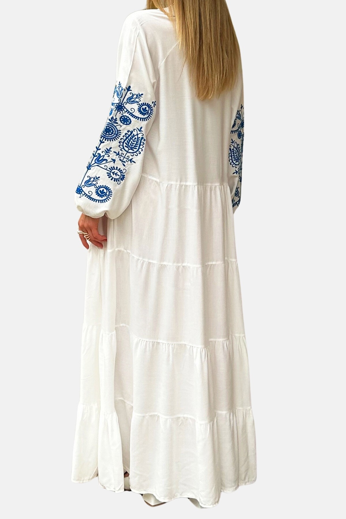 Beyaz Hakim Yaka Kolları Nakışlı Kat Kat Volanlı Dokuma Viskon Elbise