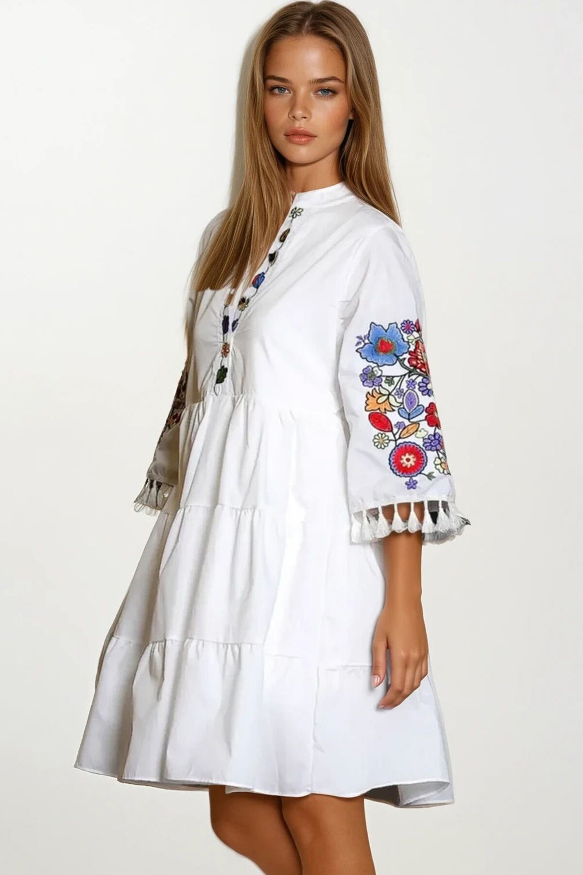 Beyaz Hakim Yaka Nakış İşlemeli Püskül Detaylı İçi Astarlı Poplin Elbise