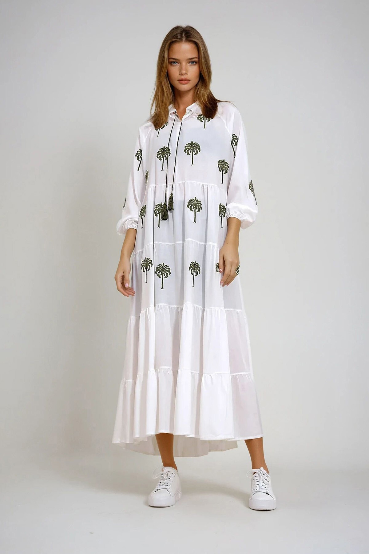 Beyaz Hakim Yaka Palmiye Nakışlı Kat Kat Volanlı Dokuma Viskon Elbise