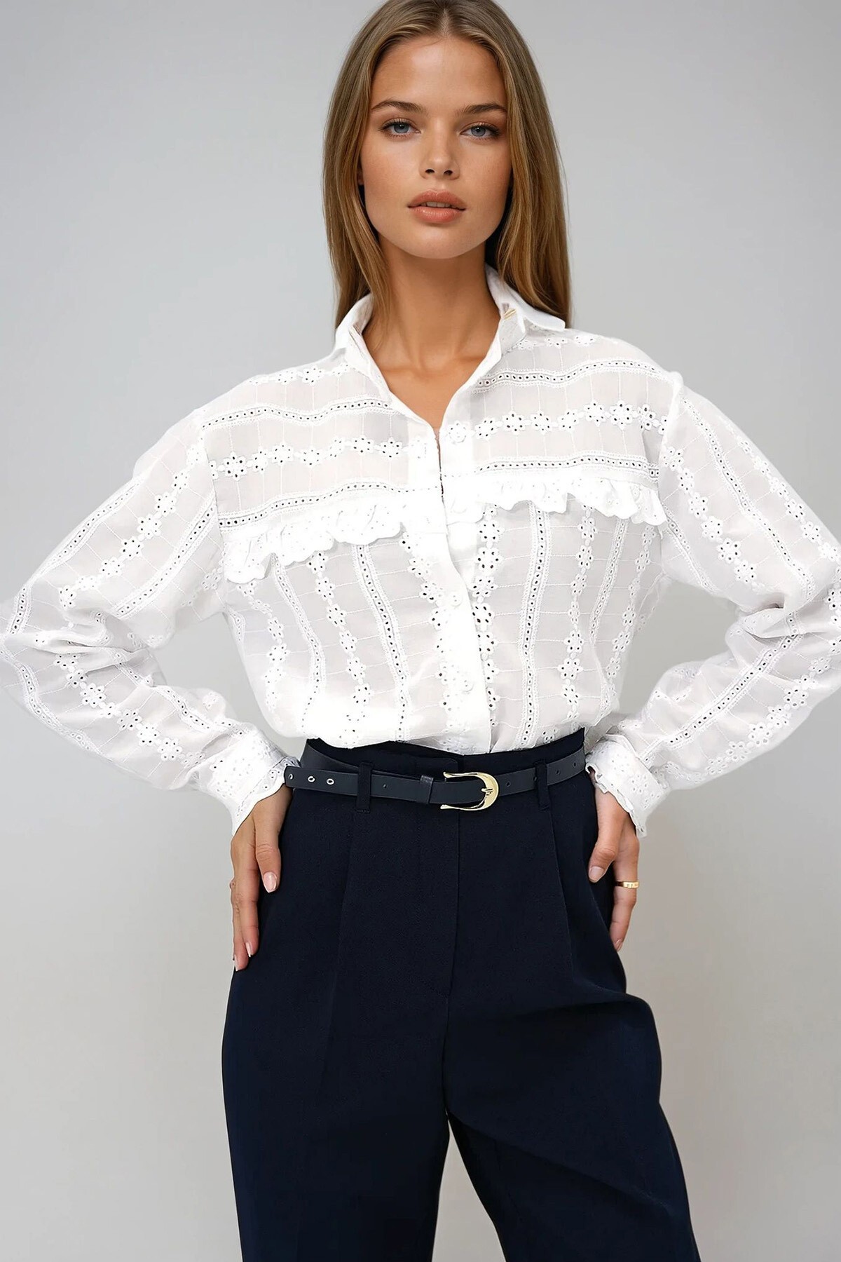 Beyaz Hakim Yaka Robası Fırfırlı Dokuma Gömlek