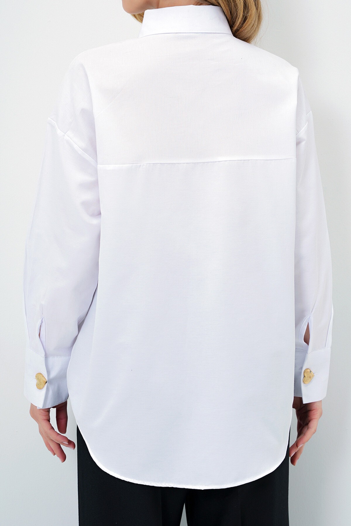 Beyaz Kalp Düğmeli Oversize Poplin Gömlek