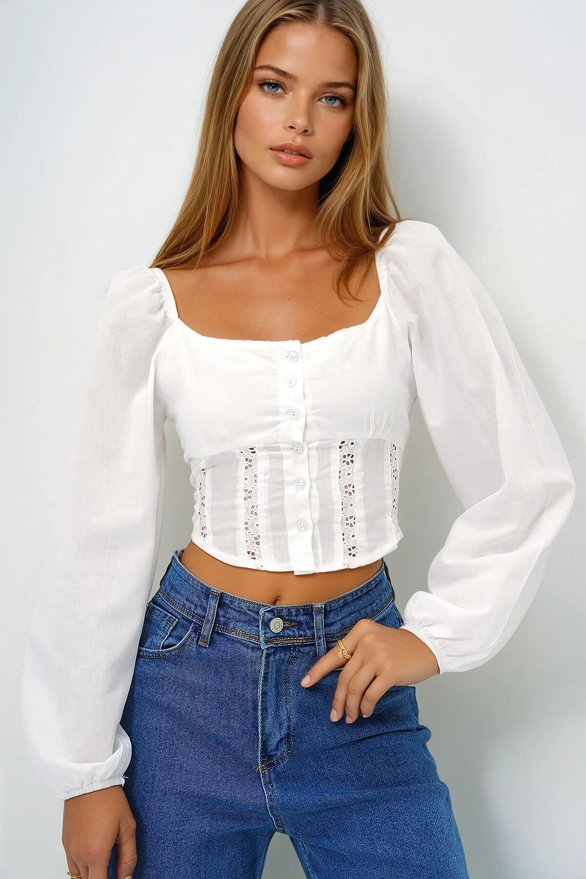 Beyaz Kare Yaka Sırtı Gipeli Balon Kol Dokuma Crop Bluz