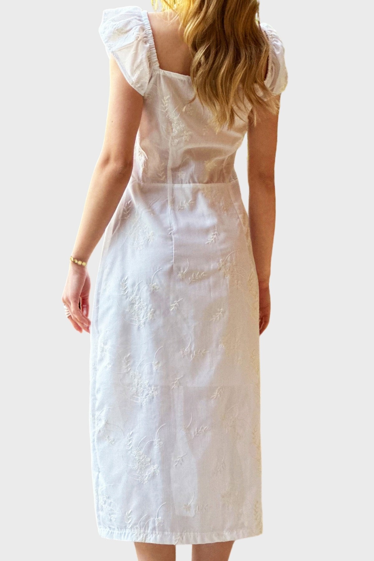 Beyaz Madonna Yaka Nakış İşlemeli İçi Astarlı Dokuma Elbise