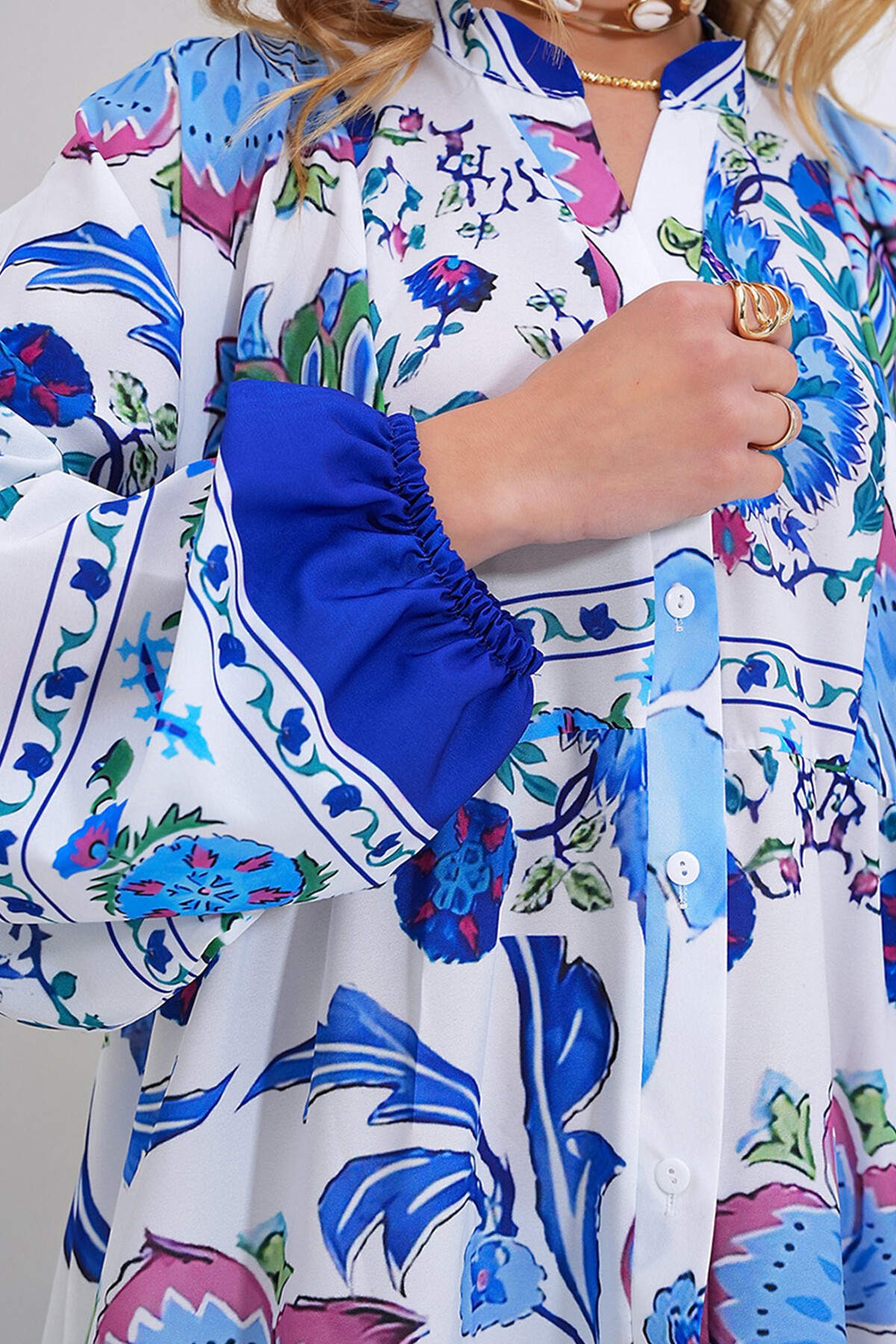 Beyaz Mavi Hakim Yaka Şal Desenli Maxi Boy Elbise