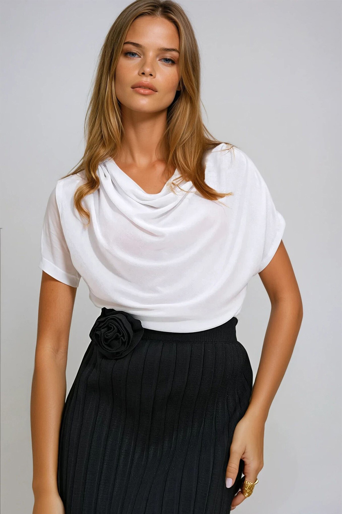 Beyaz Omuzu Ve Yanı Drapeli Dageje Yaka Buzzy Bluz