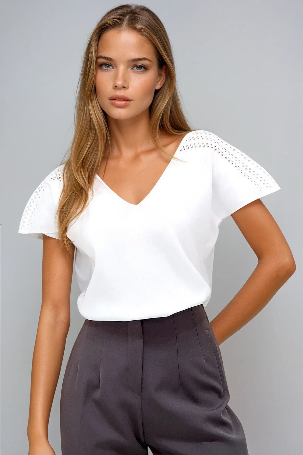 Beyaz Ön Arka V Yaka Omuzu Ajurlu Triko Bluz