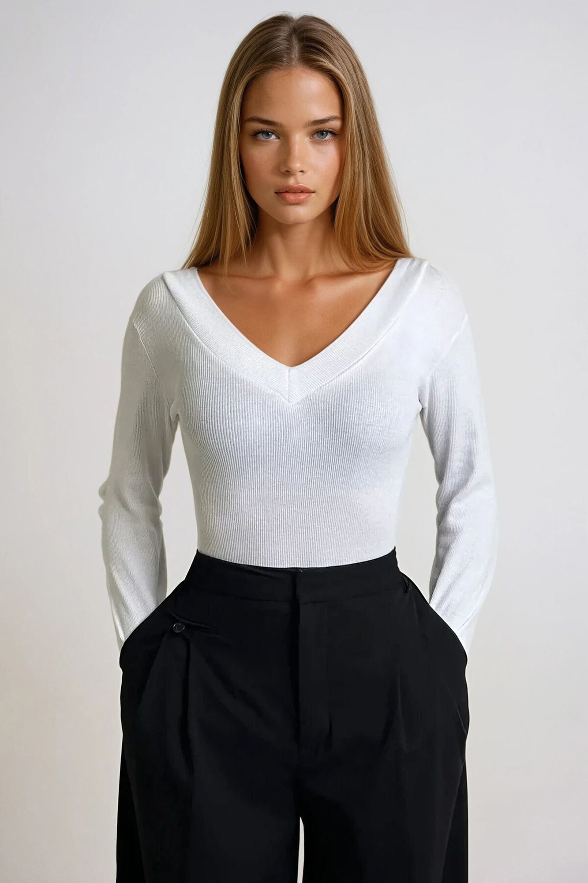 Beyaz Önü Ve Arkası V Yaka Fitilli Örme Bluz