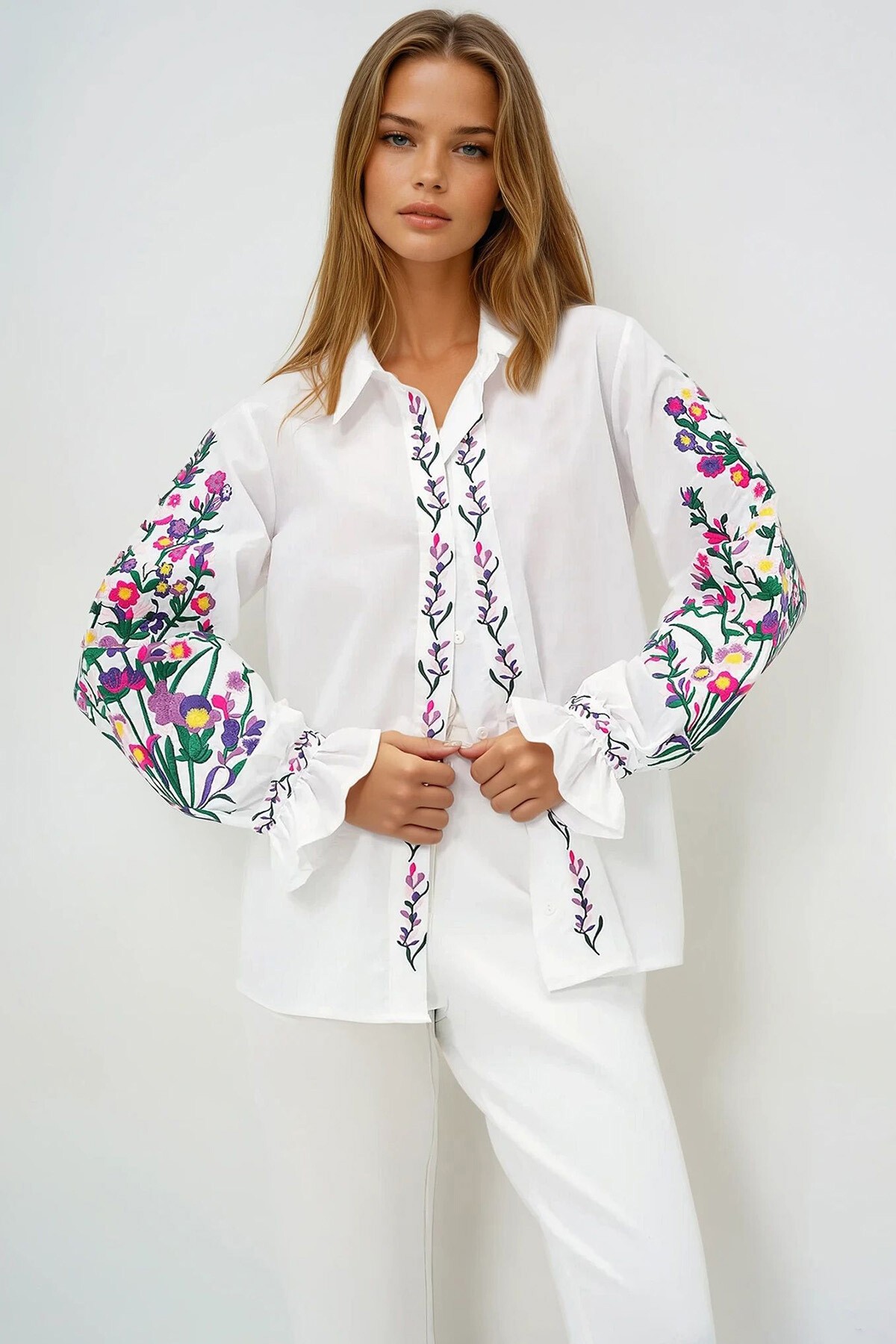 Beyaz Önü Ve Kolları Nakışlı Prenses Kol Poplin Gömlek