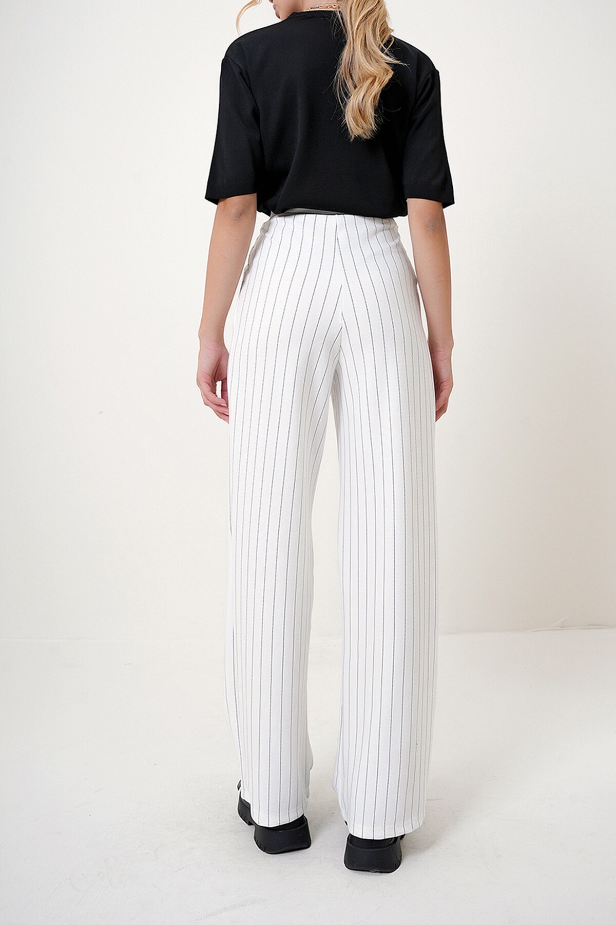 Beyaz Pileli Çift Cepli Çizgili Mevsimlik Palazzo Pantolon