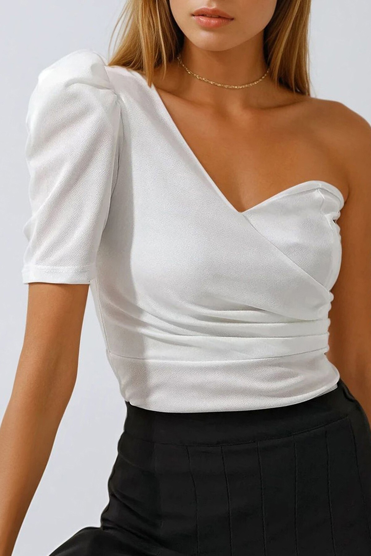 Beyaz Tek Omuz Detaylı Bluz