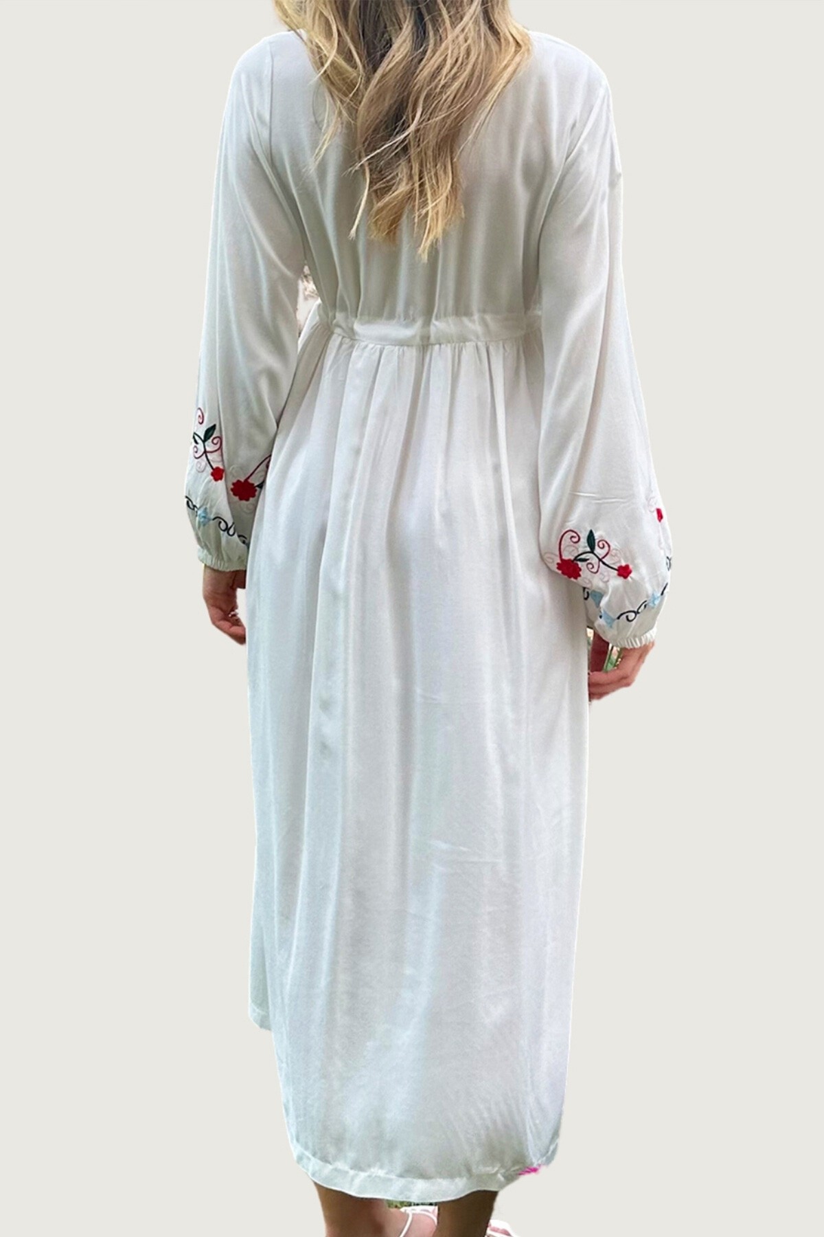 Beyaz V Yaka Güpür Ve Nakışlı İçi Astarlı Keten Elbise